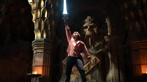 assets/he-man-holding-his-sword-in-masters-of-the-universe.jpeg