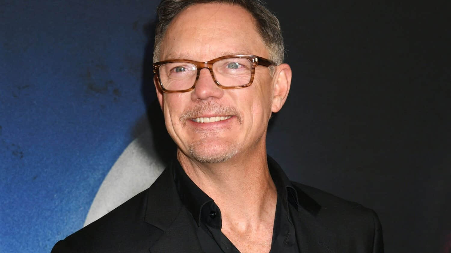 matthew-lillard-smiling-on-a-red-carpet-for-five-nights-at-freddy-s-2.jpeg