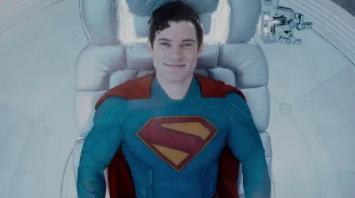 assets/david-corenswet-smiling-at-the-end-of-superman.jpeg