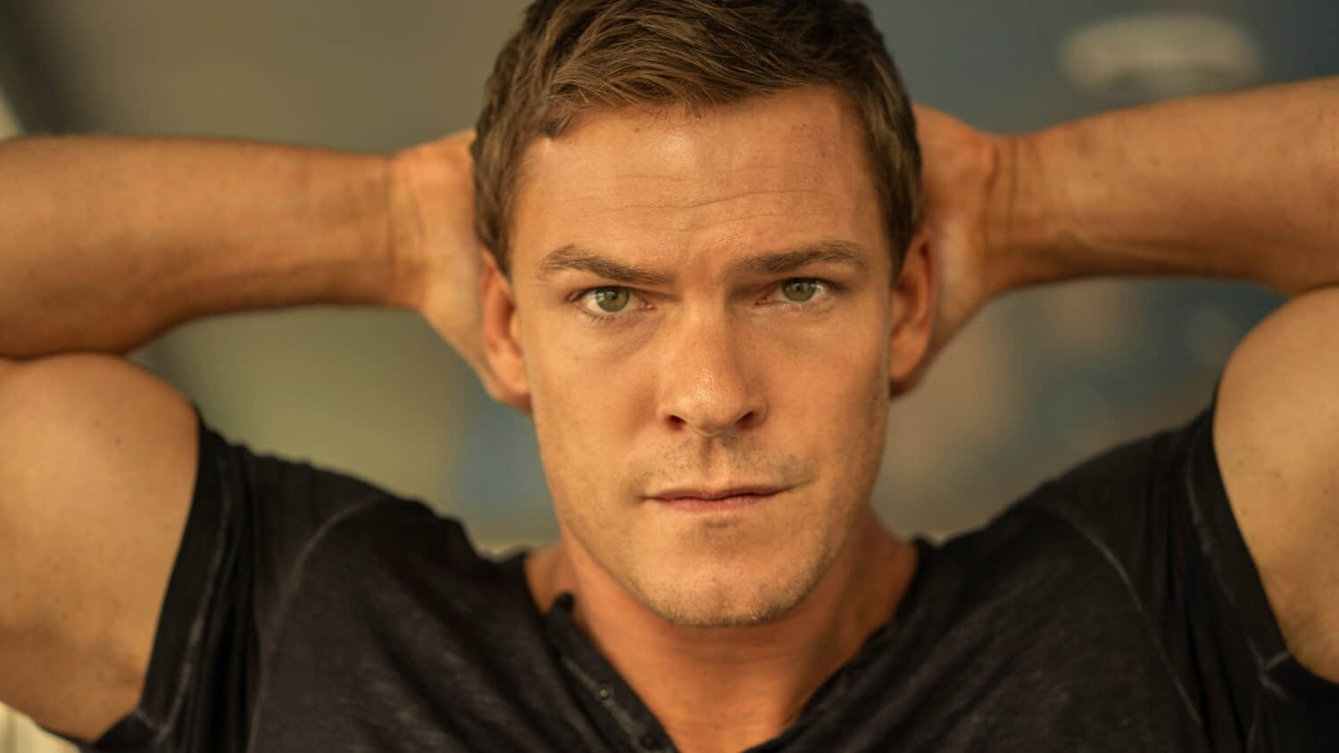 alan-ritchson-in-season-1-of-reacher.jpeg