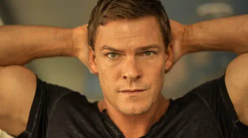 assets/alan-ritchson-in-season-1-of-reacher.jpeg