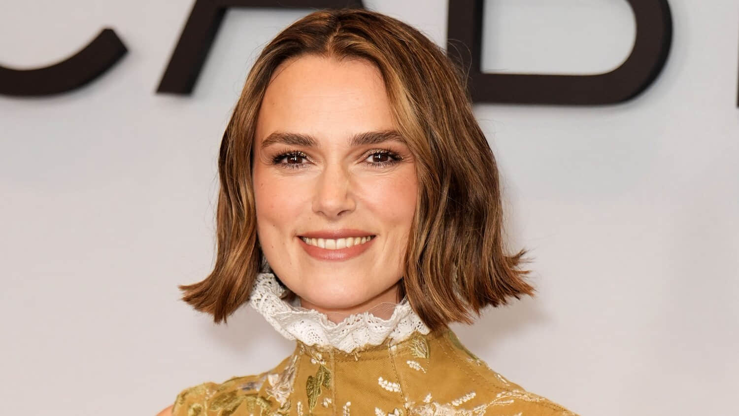 keira-knightley-on-the-red-carpet-for-a-screening-of-the-woman-in-cabin-10.jpeg
