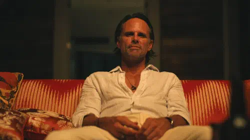 assets/rick-hatchett-walton-goggins-sitting-down-in-the-white-lotus-season-3.jpeg
