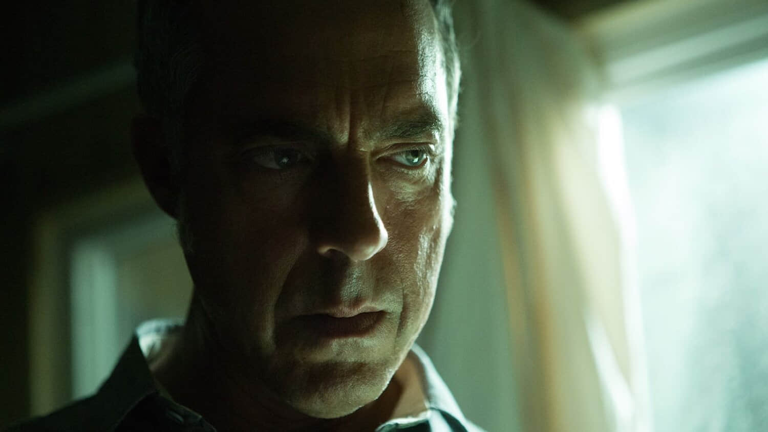 bosch-looking-worried-in-bosch-on-prime-video.jpeg