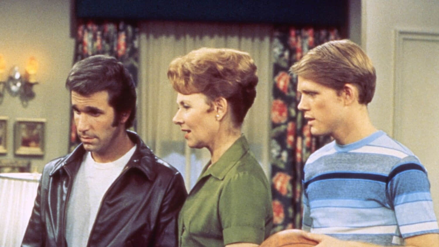 henry-winkler-marion-ross-and-ron-howard-in-happy-days.jpeg