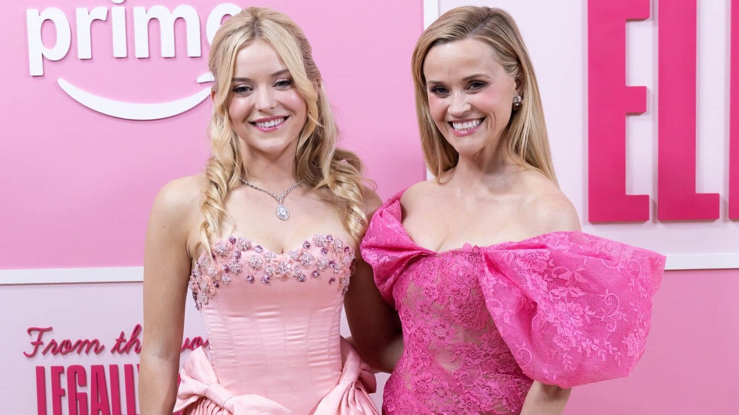lexi-minetree-and-reese-witherspoon-taking-a-photo-at-the-elle-red-carpet.jpeg