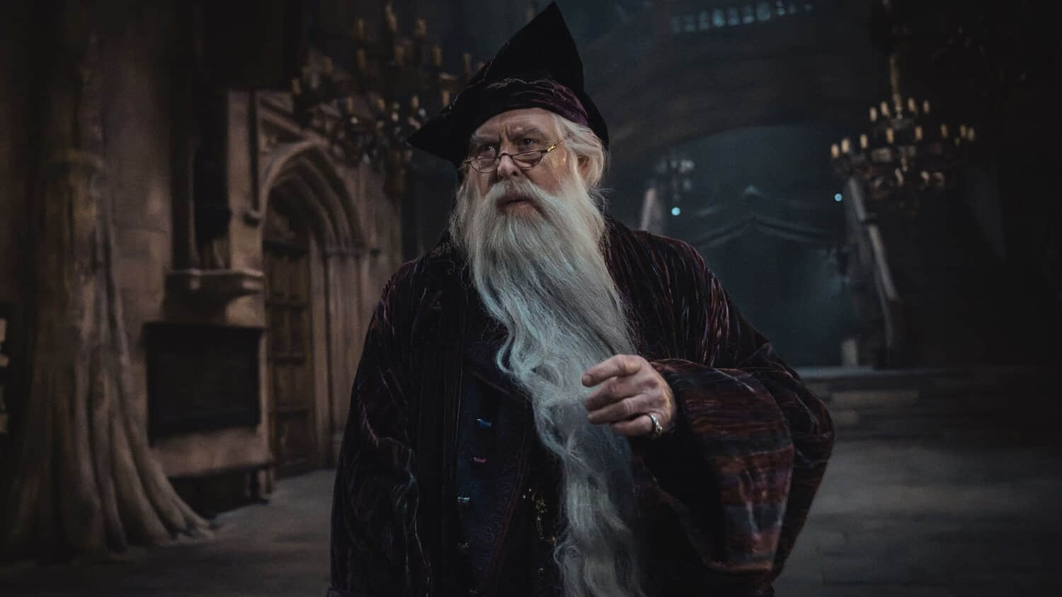john-lithgow-as-albus-dumbledore-in-season-1-of-harry-potter.jpeg