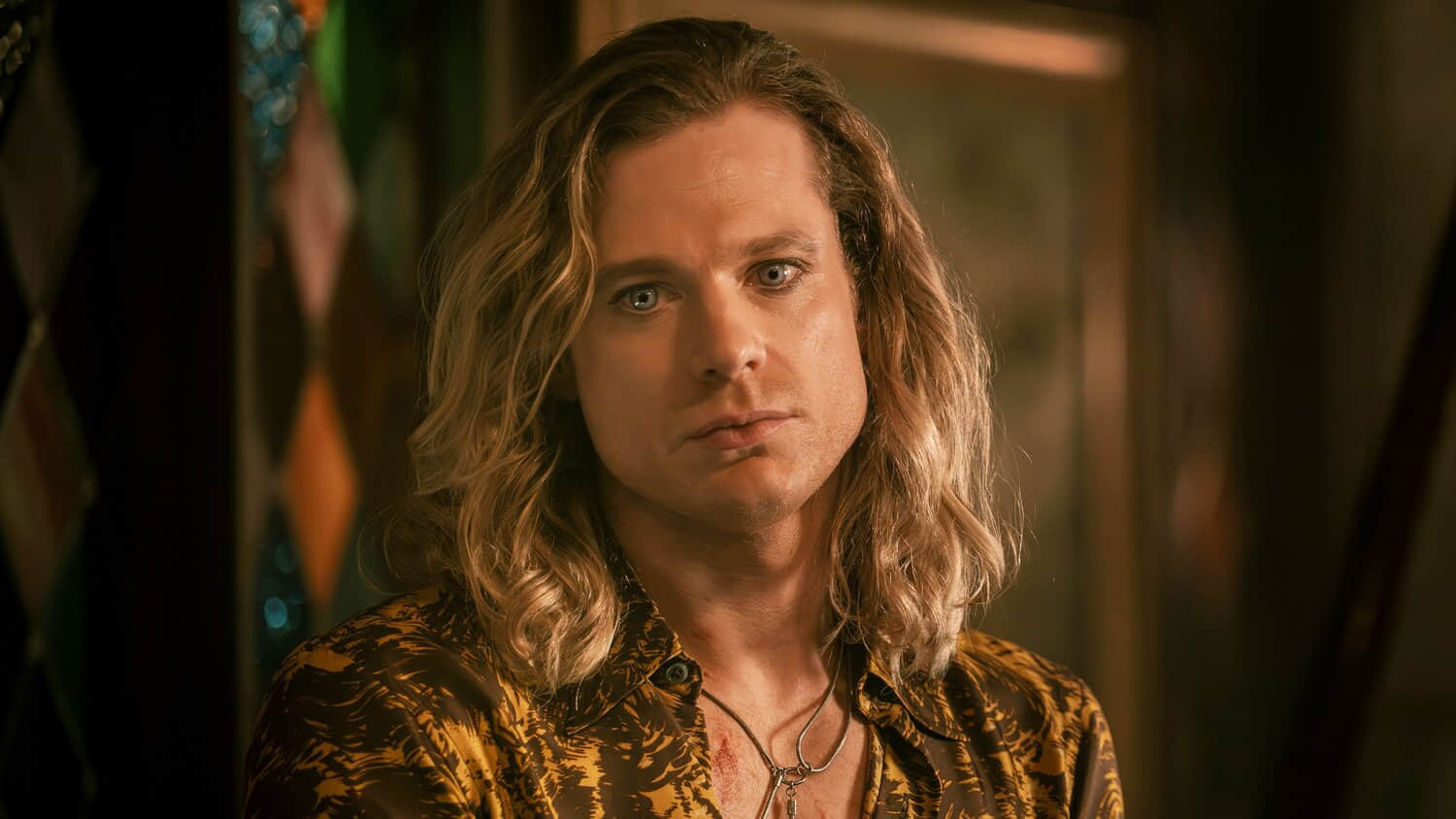 sam-reid-as-lestat-looking-to-the-side-in-a-still-from-the-vampire-lestat.jpeg