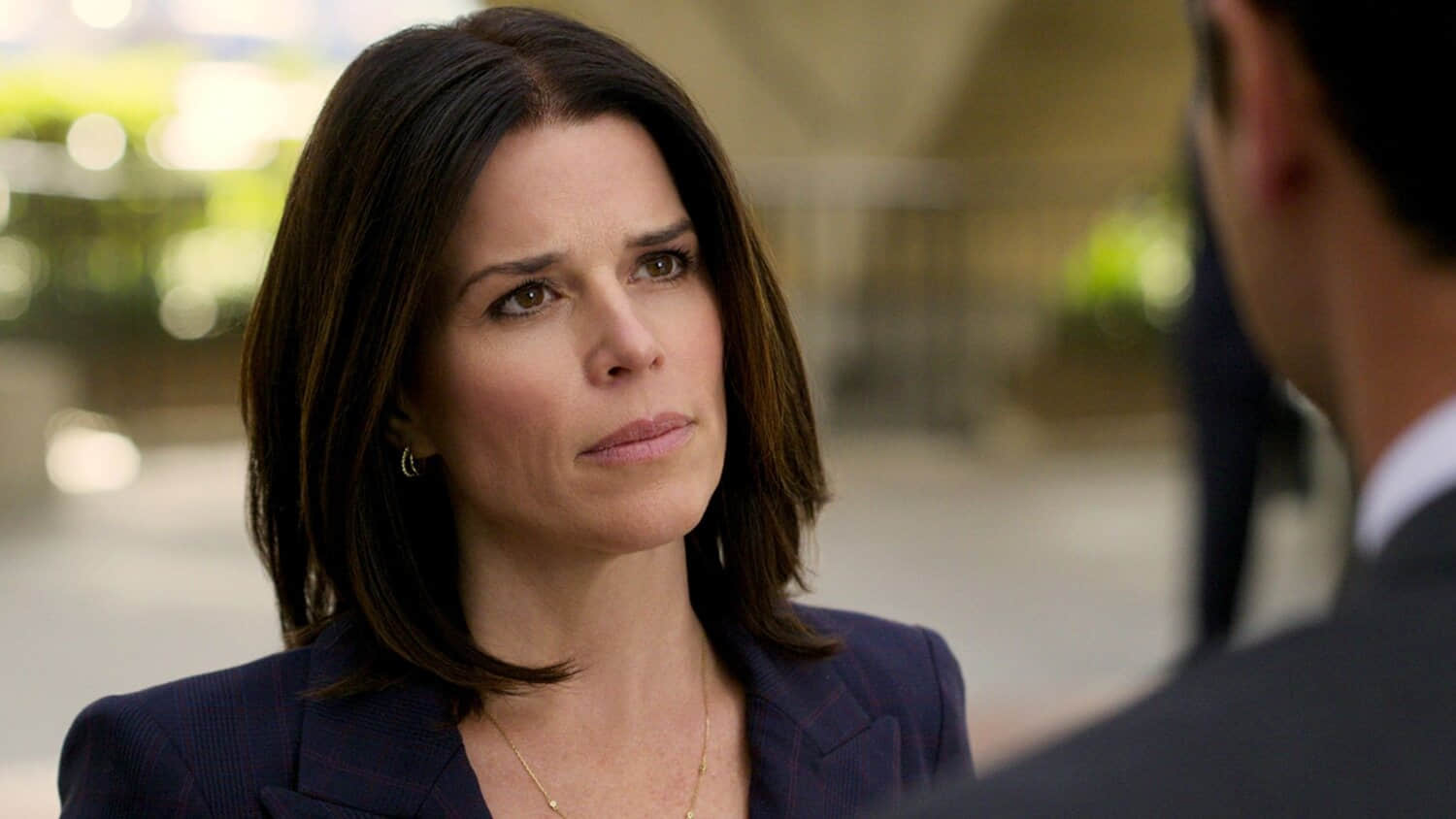 neve-campbell-looking-concerned-in-the-lincoln-lawyer.jpeg