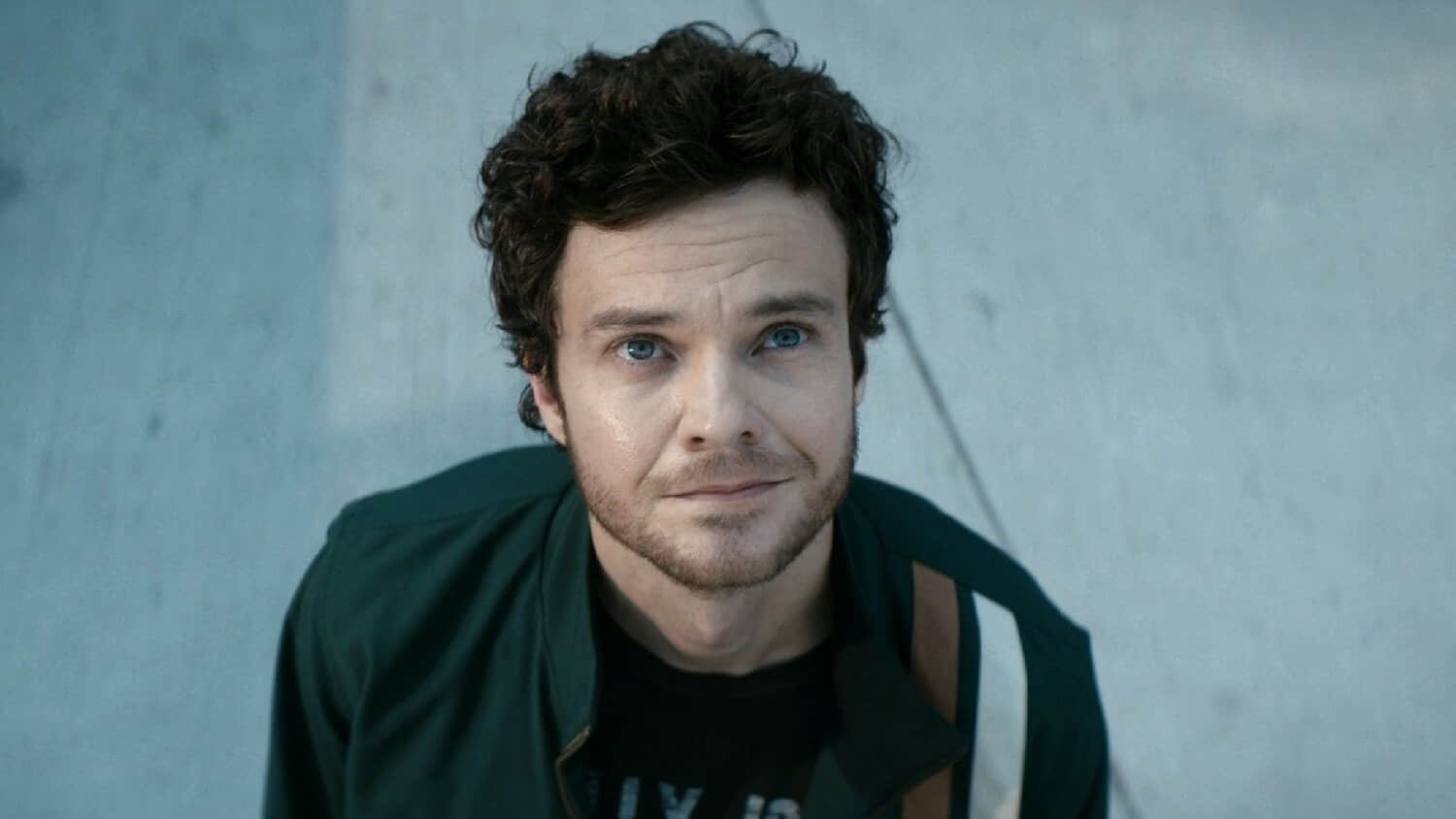 jack-quaid-as-hughie-looking-up-in-the-final-shot-of-the-boys.jpeg