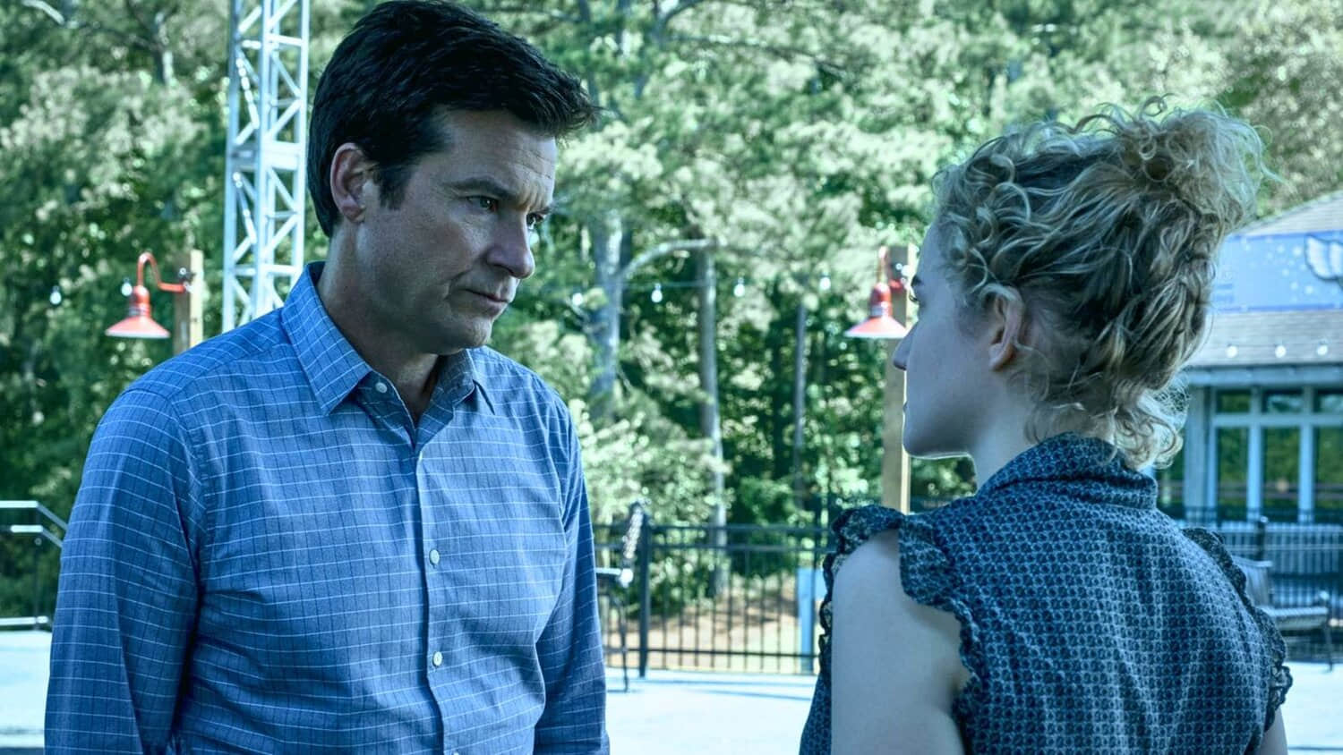 julia-garner-and-jason-bateman-in-ozark.jpeg