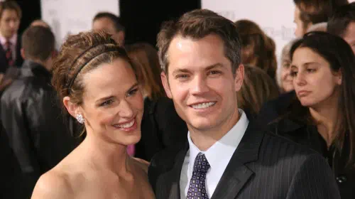 assets/jennifer-garner-and-timothy-olyphant-at-a-movie-premiere.jpeg
