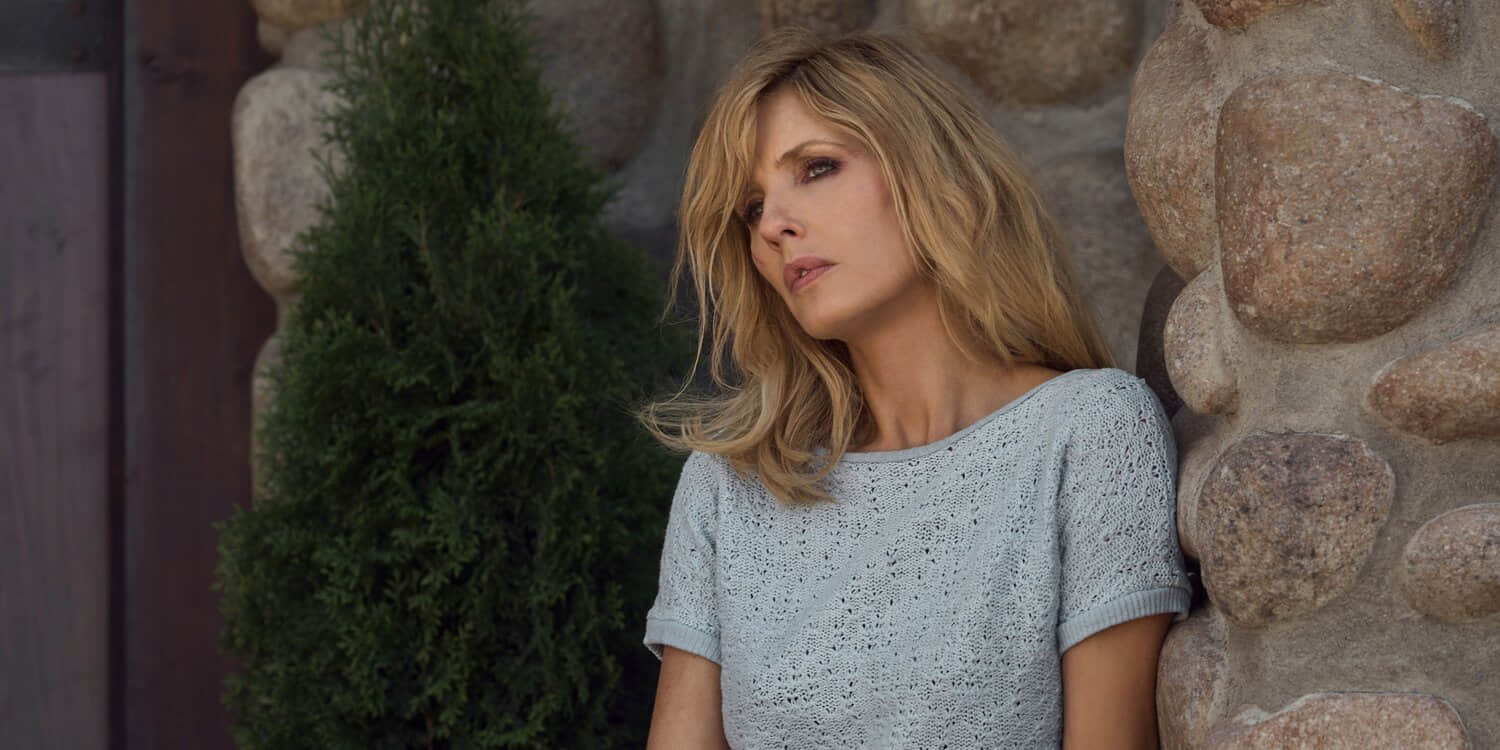 beth-looking-sad-in-an-episode-of-yellowstone.jpeg
