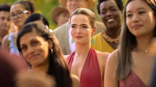 assets/zoey-deutch-smiling-in-voicemails-for-isabelle.jpeg