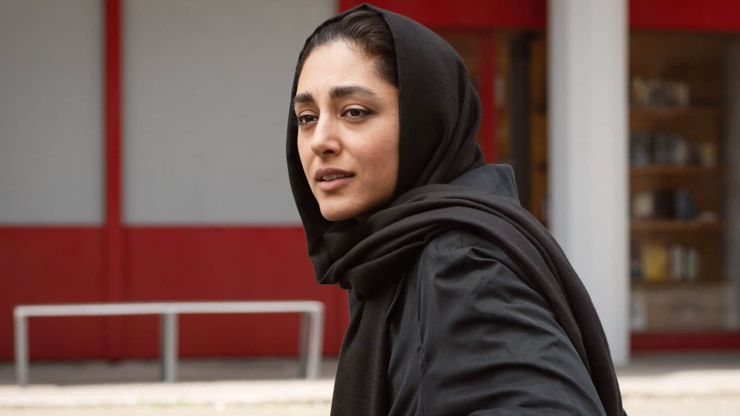 golshifteh-farahadi-looking-over-her-shoulder-in-reading-lolita-in-tehran.jpeg