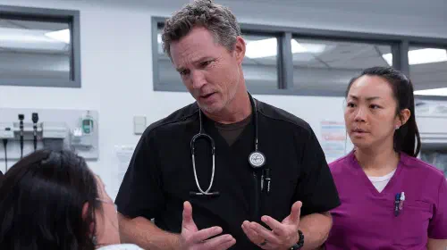 assets/dr-abbott-talking-to-a-patient-in-the-pitt-season-2.jpeg