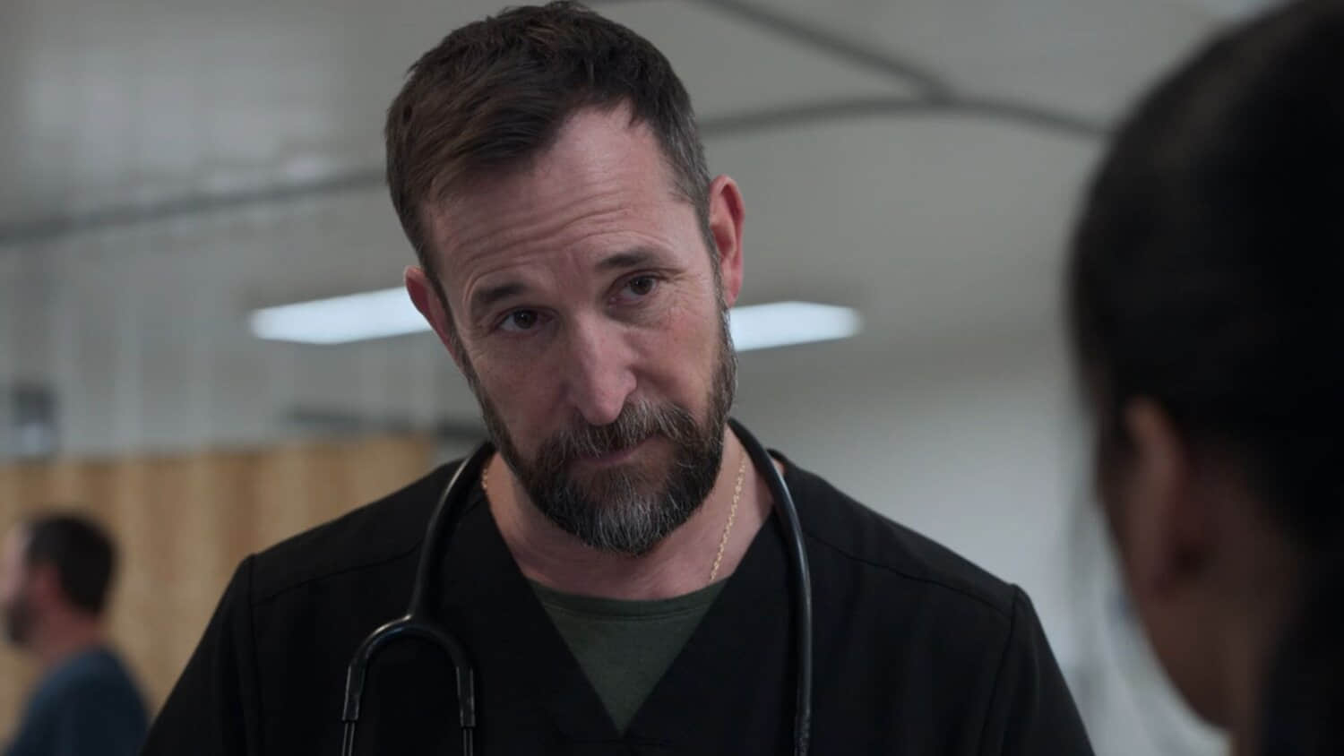 noah-wyle-as-robby-with-his-head-tilted-in-the-pitt-season-2-episode-15.jpeg