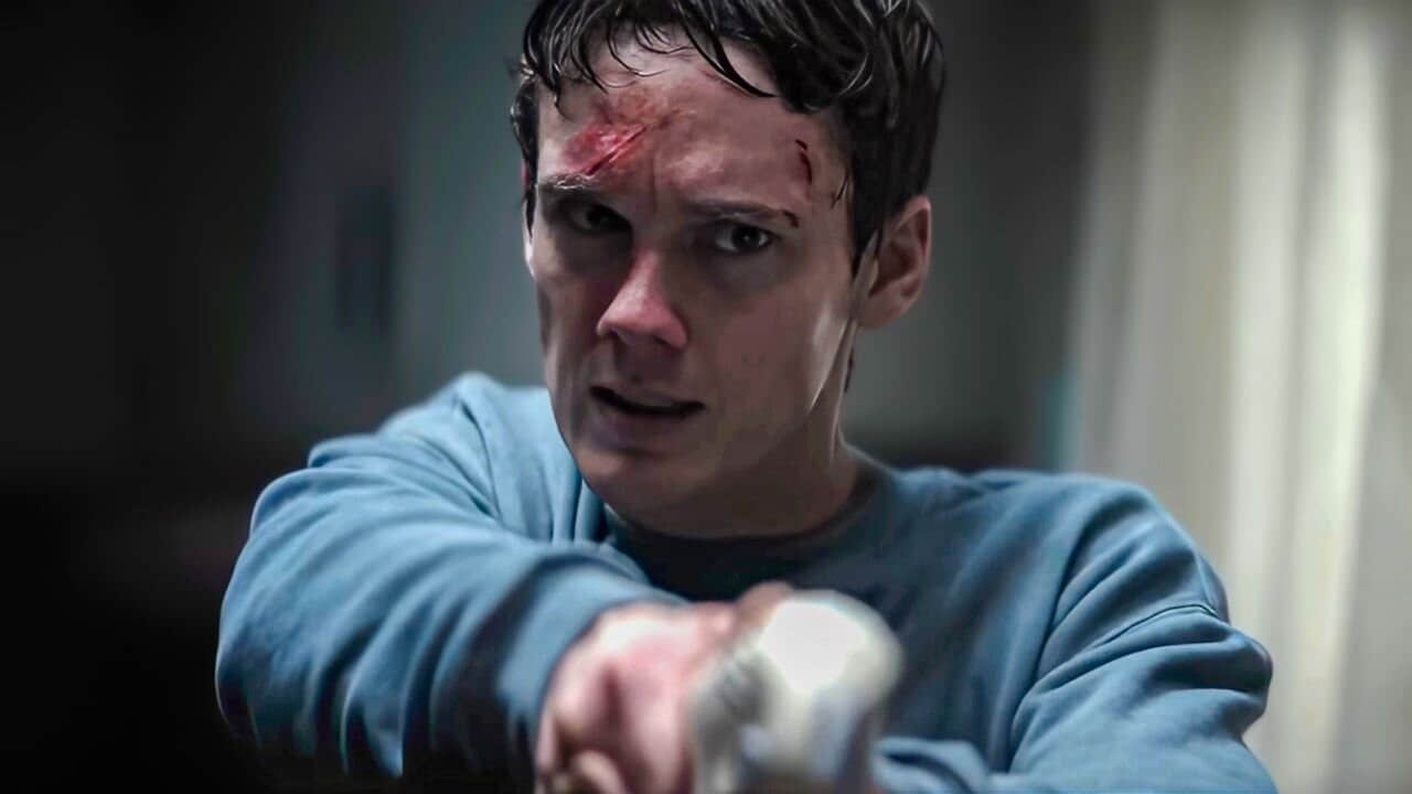 hunter-doohan-s-joseph-looking-worried-an-pointing-a-knife-in-evil-dead-burn.jpeg
