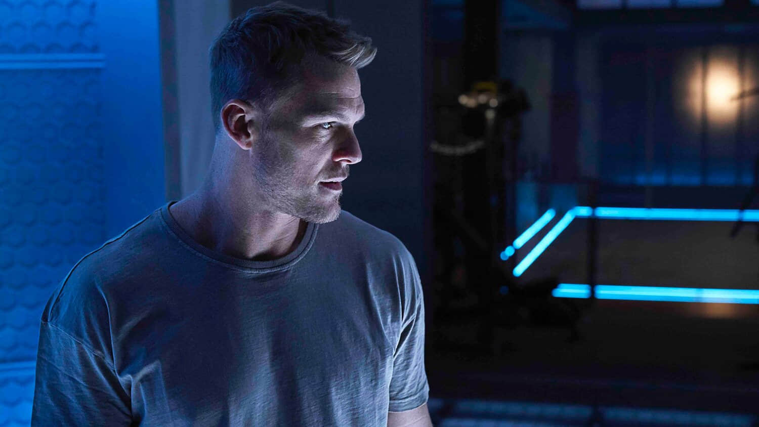 alan-ritchson-as-hank-hall-in-titans.jpeg