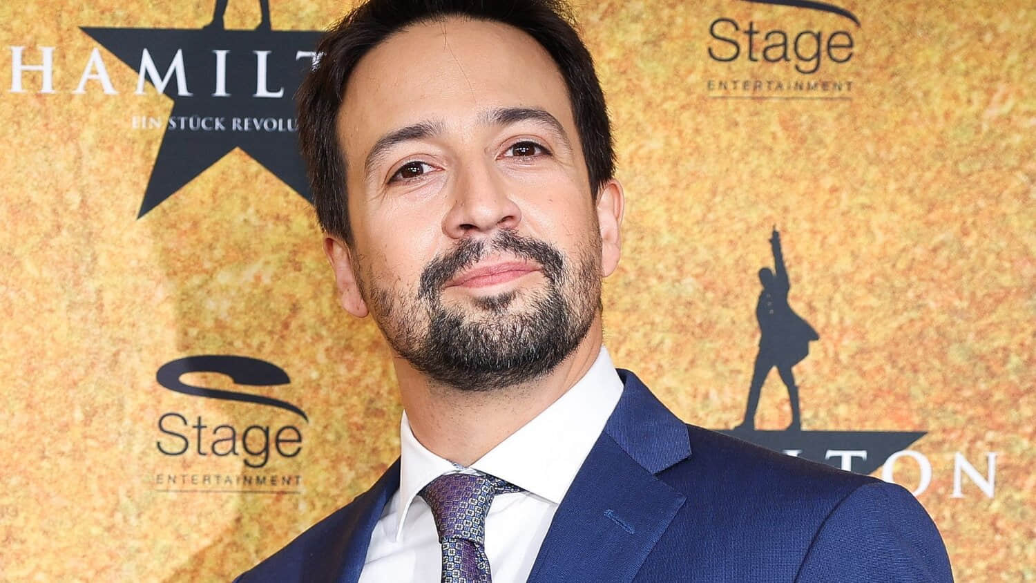 lin-manuel-miranda-posing-on-the-red-carpet-for-hamilton.jpeg