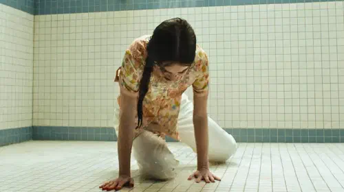 恐怖大师弗拉纳根重启斯蒂芬·金经典，《魔女嘉莉》剧集首批剧照曝光