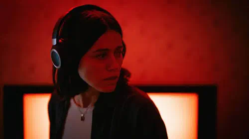 《暗流低语》成HBO Max黑马，沉寂恐怖片凭音效再掀热议