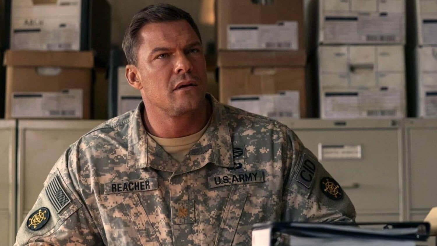 reacher-alan-ritchson-1.jpeg