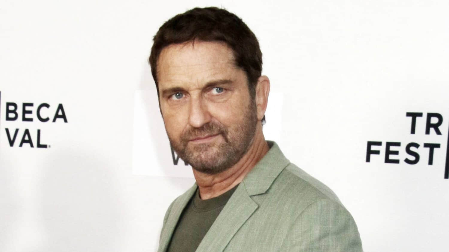 gerard-butler-at-the-tribeca-festival-premiere-of-how-to-train-your-dragon.jpeg