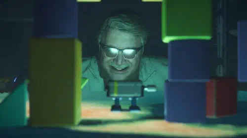 assets/deadman-looking-through-an-arch-made-out-of-toy-blocks-in-death-stranding-2.jpeg