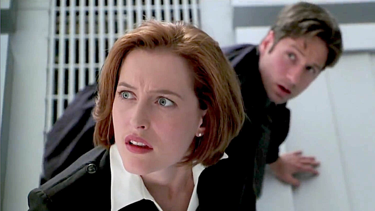 gillian-anderson-and-david-duchovny-in-x-files-fight-the-future-1.jpeg