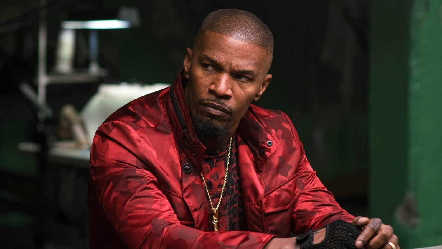 jamie-foxx-looking-serious-in-baby-driver.jpeg