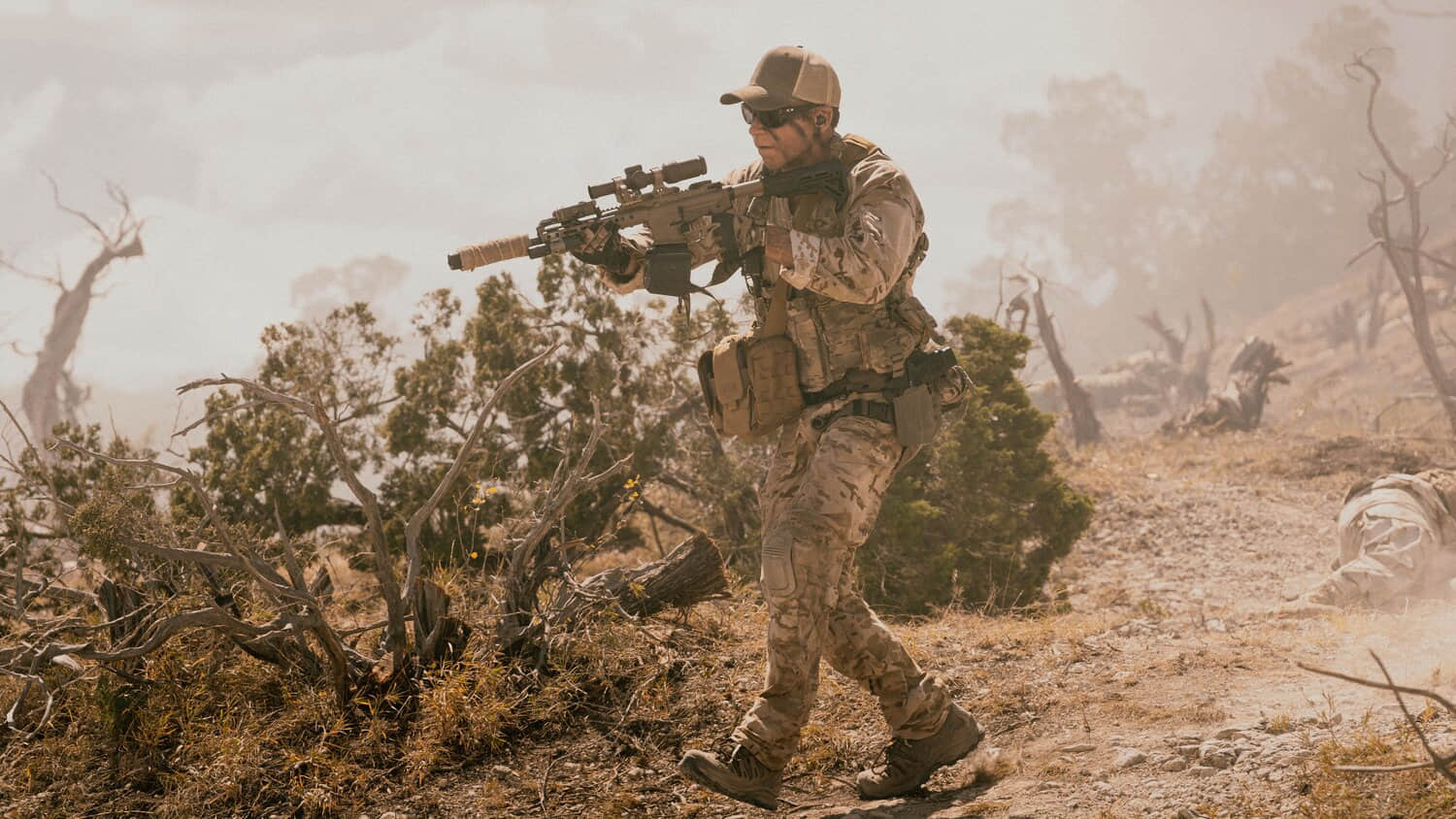 taylor-sheridan-as-cody-holding-a-gun-in-lioness.jpeg