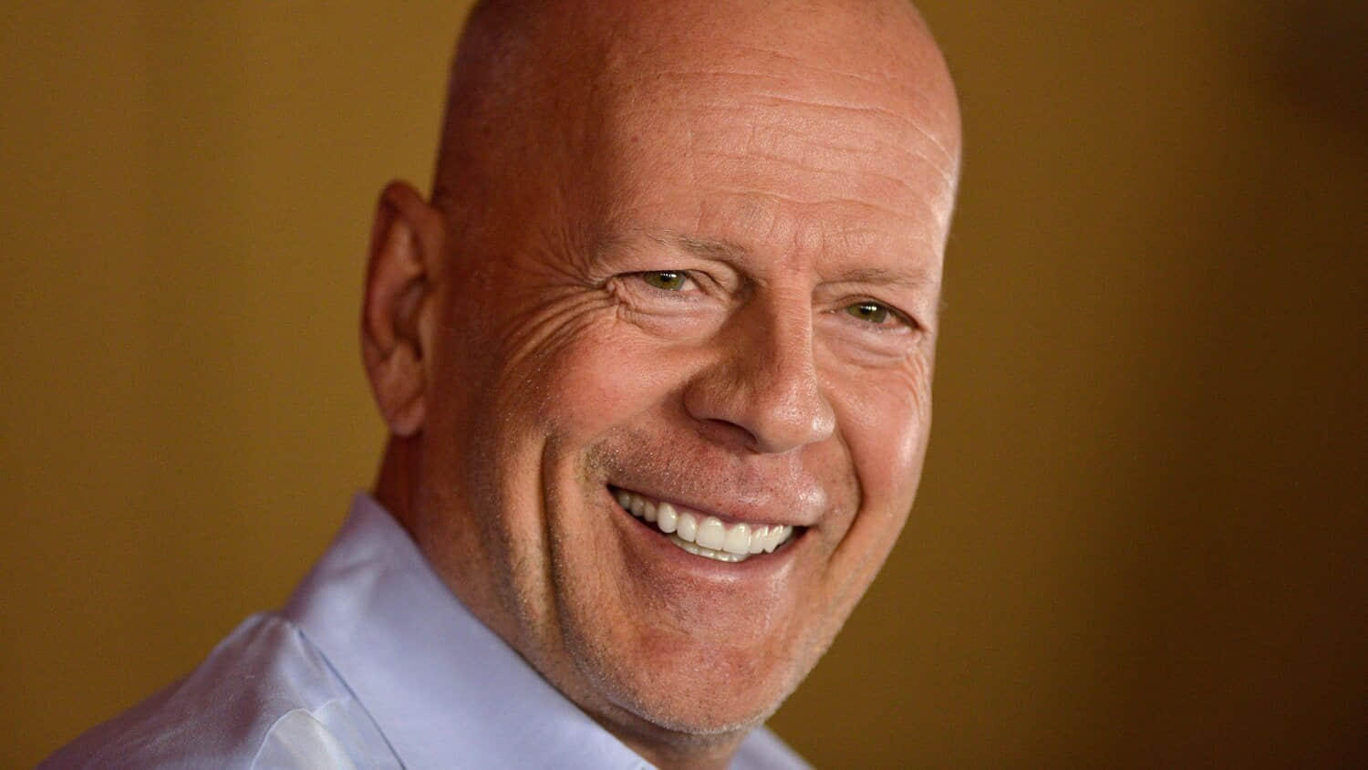 bruce-willis-smiling-for-a-photo-at-an-event.jpeg