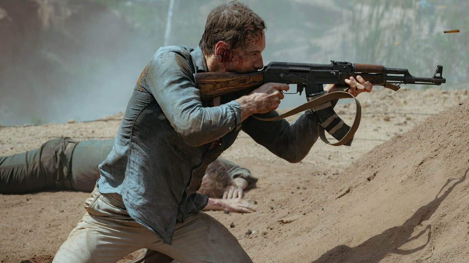 michael-fassbender-shooting-a-gun-in-the-agency-season-2.jpeg