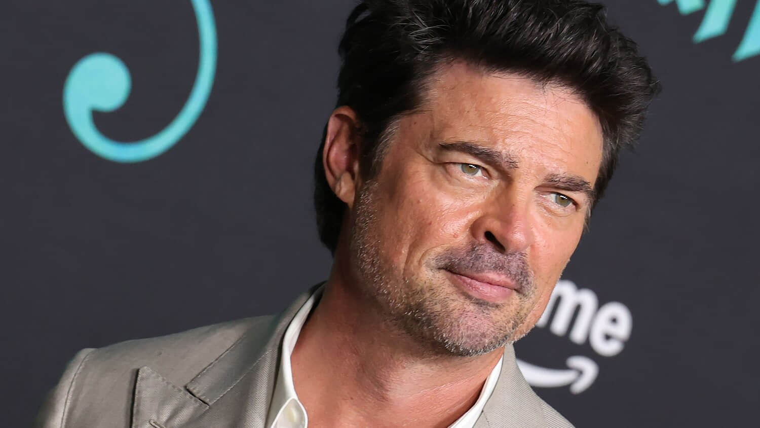 karl-urban-smiling-while-on-the-bluff-red-carpet.jpeg