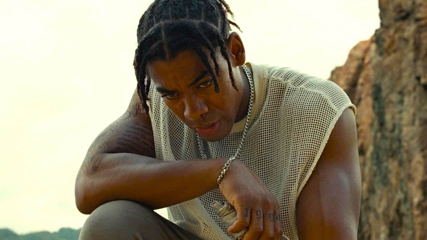 aaron-pierre-plays-brendan-in-the-film-old.jpeg