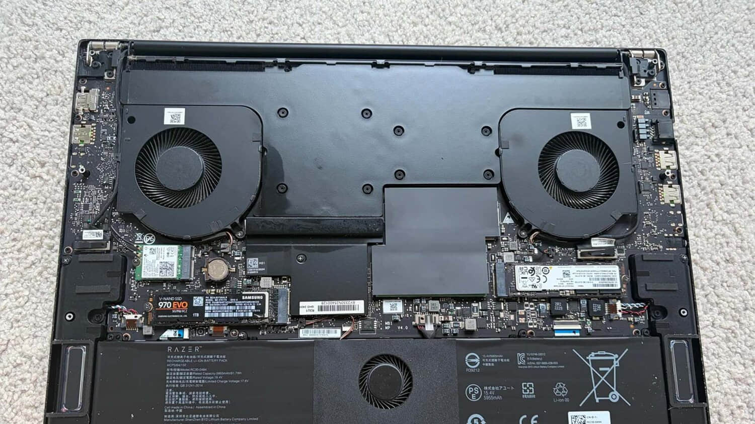 Razer-Blade-18-with-destroyed-vapor-chamber.jpeg
