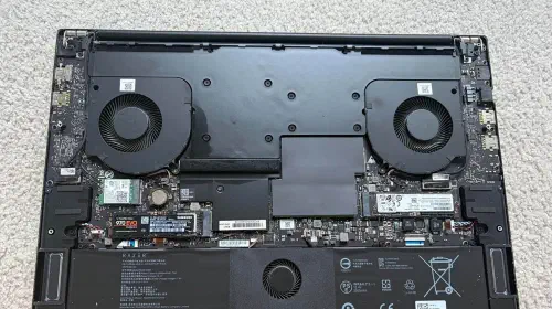 assets/Razer-Blade-18-with-destroyed-vapor-chamber.jpeg