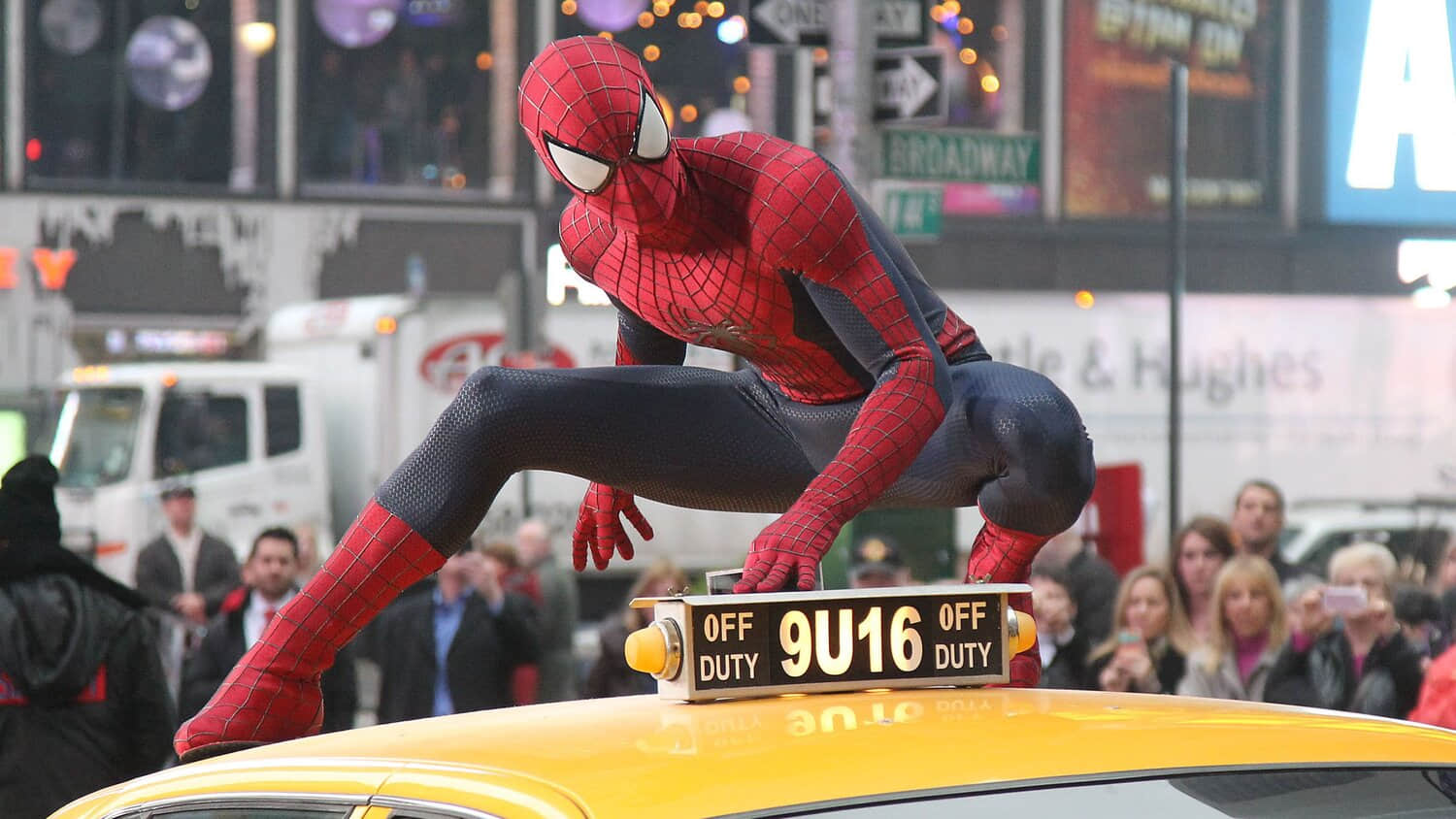 spider-man-posing-on-top-of-a-taxi-in-the-amazing-spider-man-2.jpeg