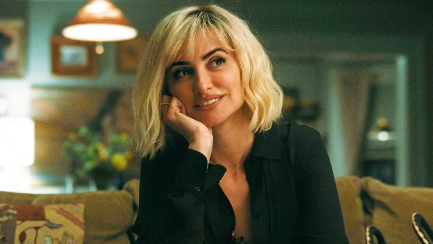 penelope-cruz-is-smiling-in-the-invite-1.jpeg