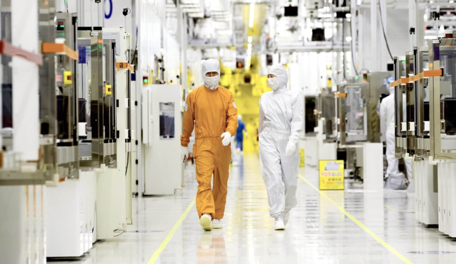 inside-samsung-foundry-clean-room.jpeg