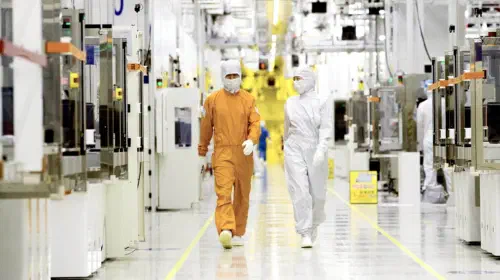 assets/inside-samsung-foundry-clean-room.jpeg