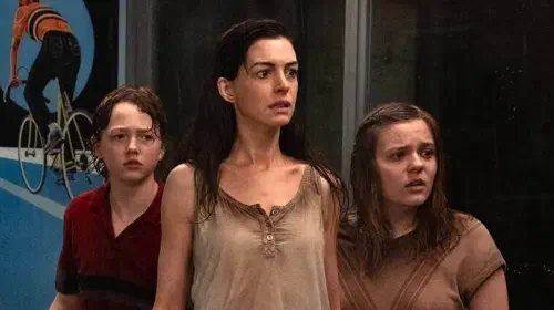 assets/anne-hathaway-in-end-of-oak-street.jpeg