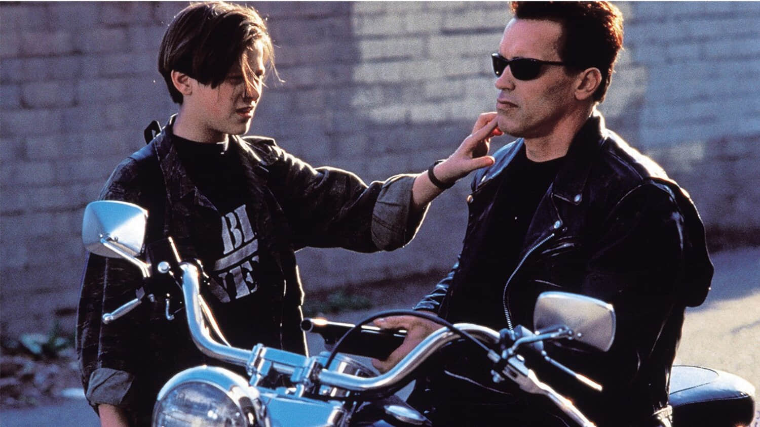 anrold-schwarzenegger-and-edward-furlong-in-terminator-2.jpeg