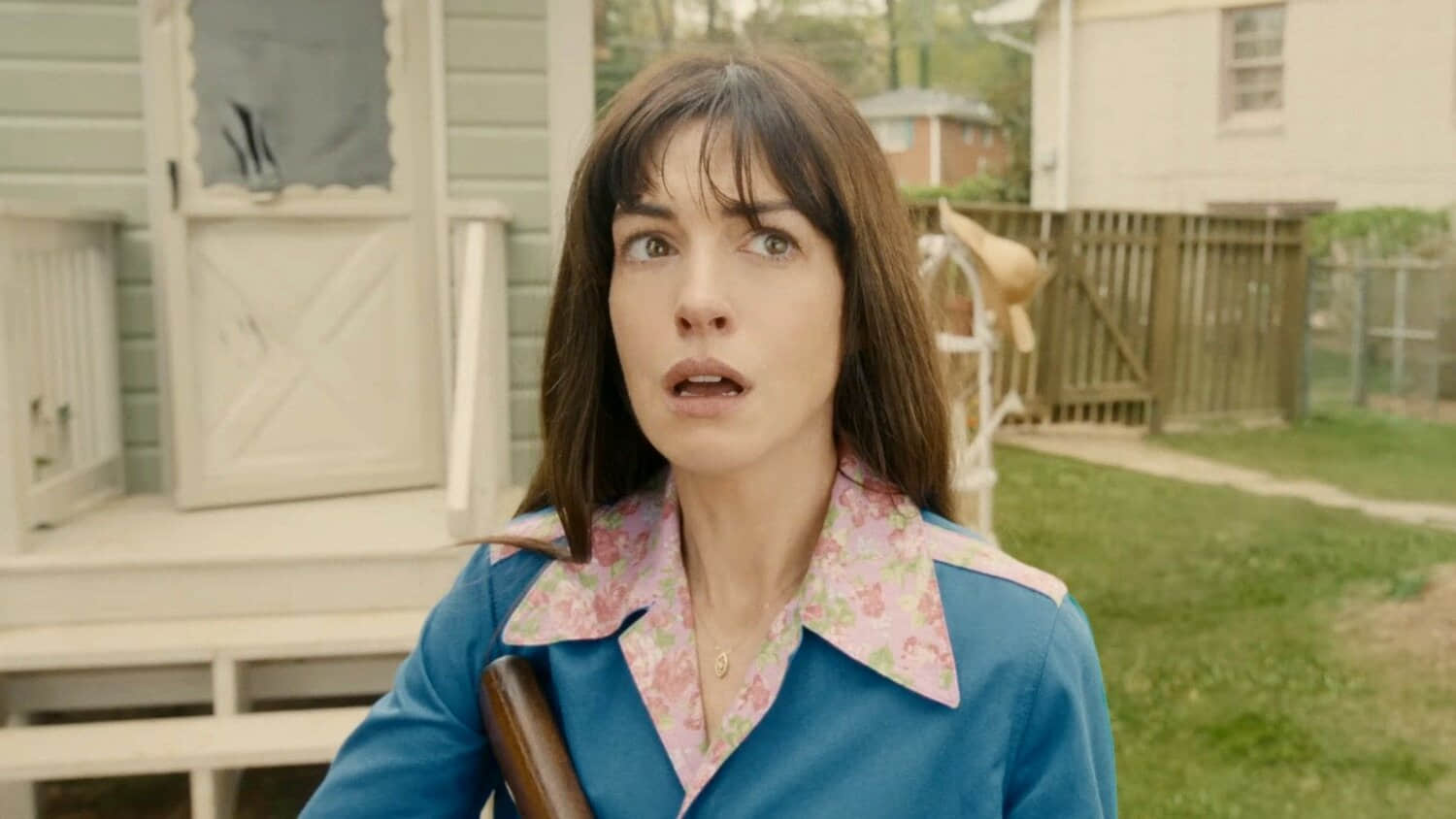 anne-hathaway-looking-shocked-in-the-end-of-oak-street.jpeg