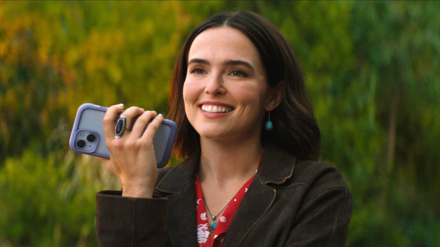 zoey-deutch-smiling-while-on-the-phone-in-voicemails-for-isabelle.jpeg