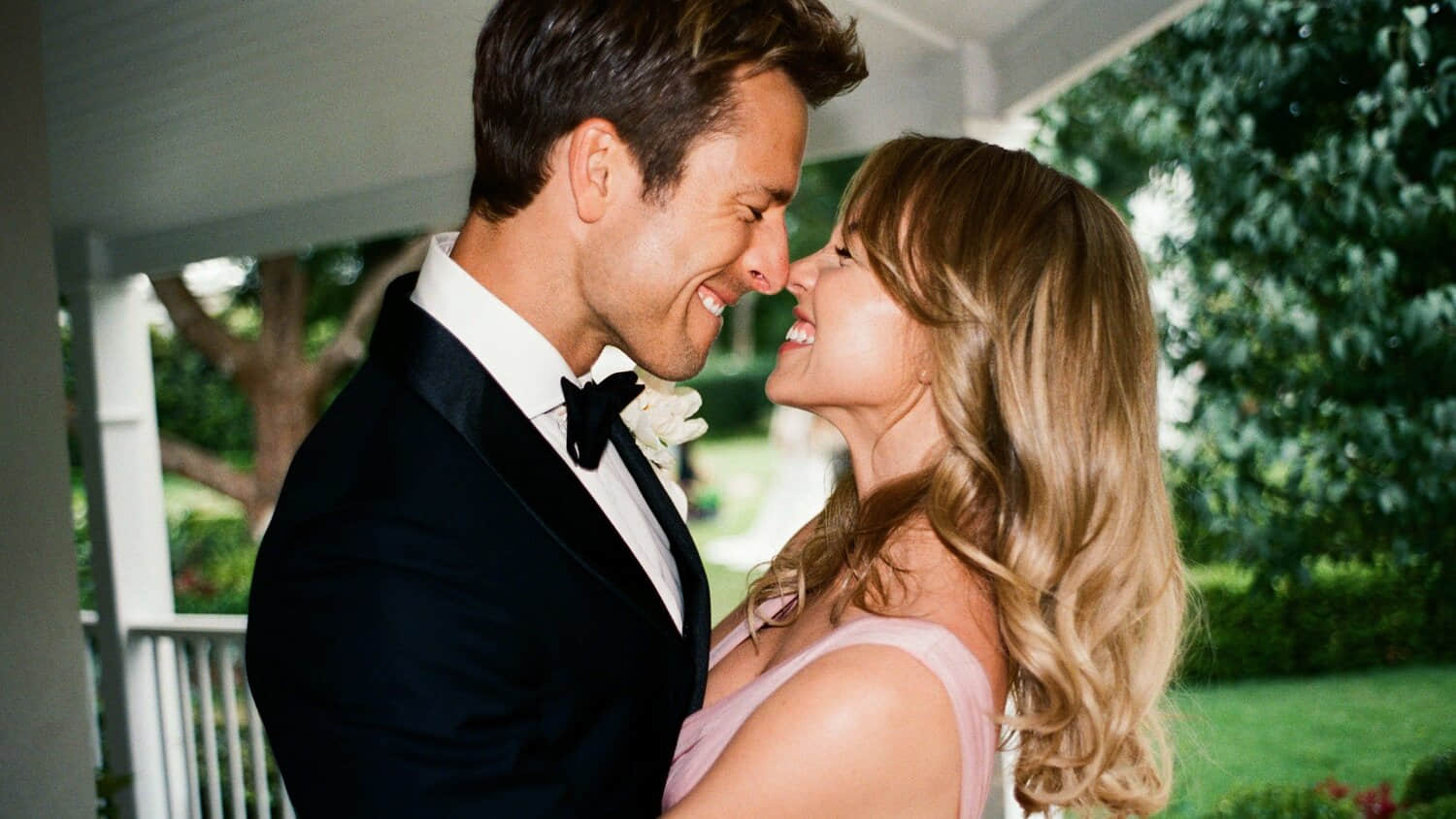 glen-powell-and-sydney-sweeney-behind-the-scenes-on-anyone-but-you.jpeg