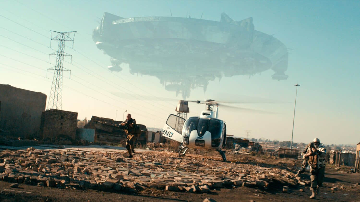 alien-ship-floating-in-the-sky-in-district-9.jpeg