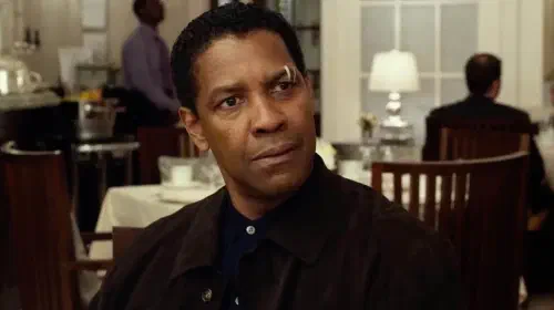 assets/denzel-washington-in-flight.jpeg