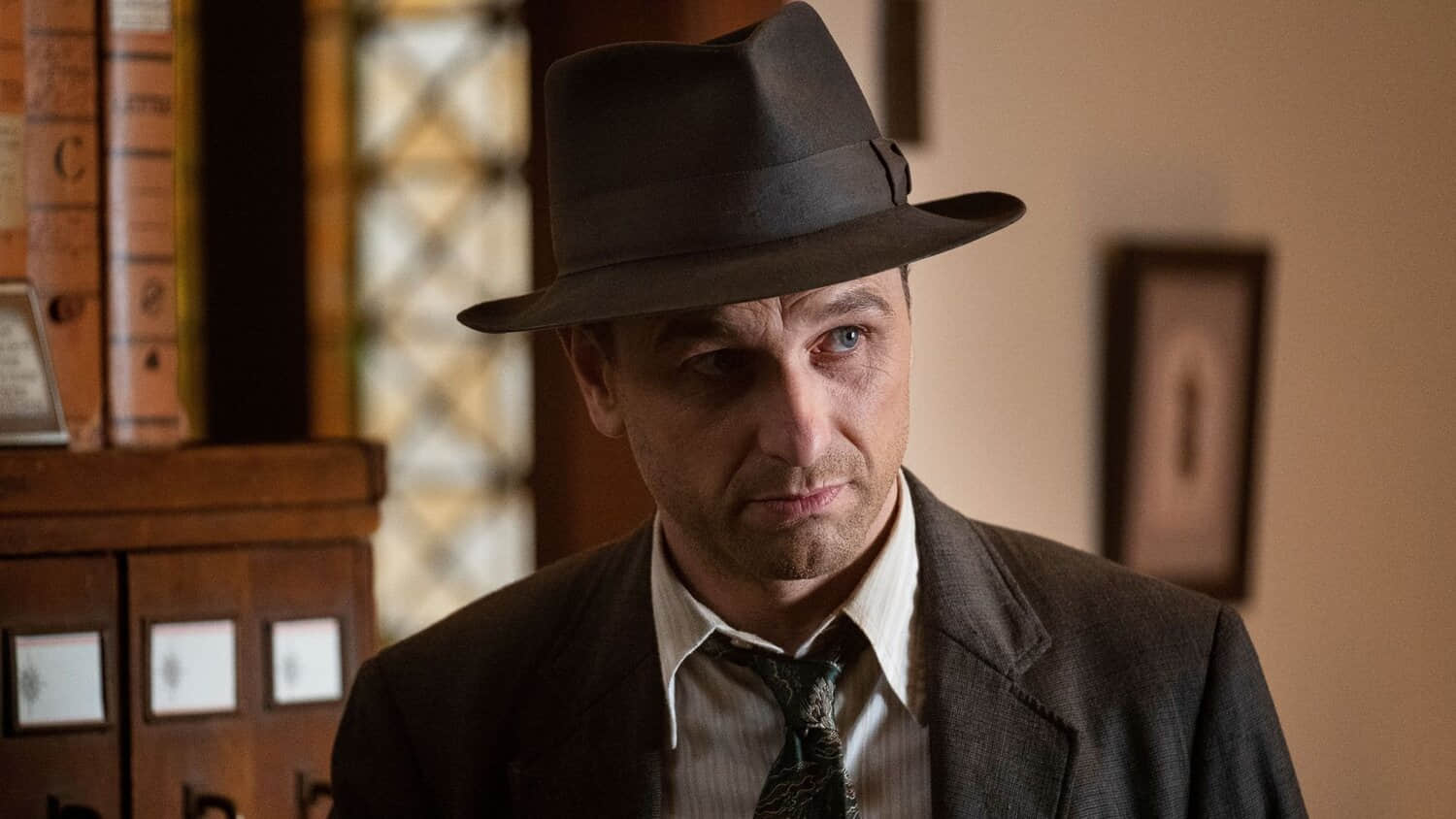 matthew-rhys-as-perry-in-perry-mason-season-1.jpeg